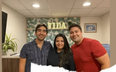 Pareja que recibe quiro unida se mantiene unida